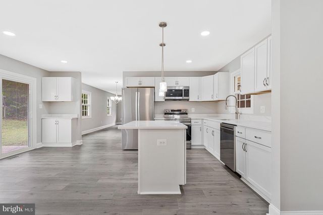 12806 MIDDLETON LN, Fairfax, VA 22033