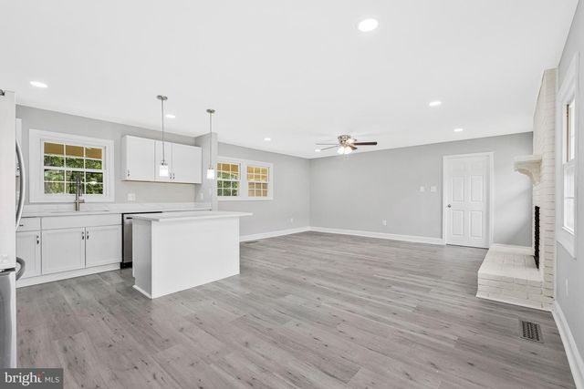 12806 MIDDLETON LN, Fairfax, VA 22033