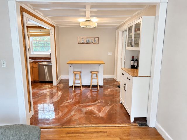87 Ledgebrook Rd, Weymouth, MA 02190