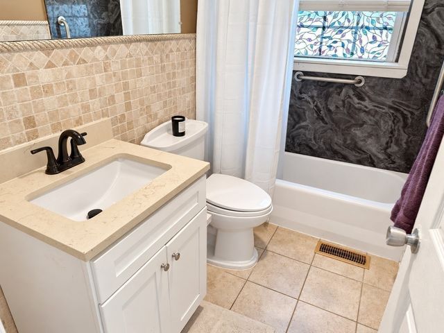 87 Ledgebrook Rd, Weymouth, MA 02190