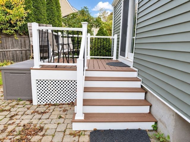 87 Ledgebrook Rd, Weymouth, MA 02190