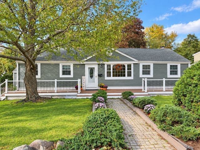 87 Ledgebrook Rd, Weymouth, MA 02190