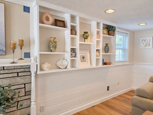 87 Ledgebrook Rd, Weymouth, MA 02190