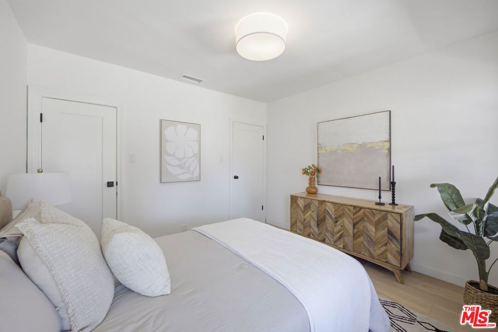 Image 13 of property listing at 3010 Stockbridge Avenue, Los Angeles, CA 90032