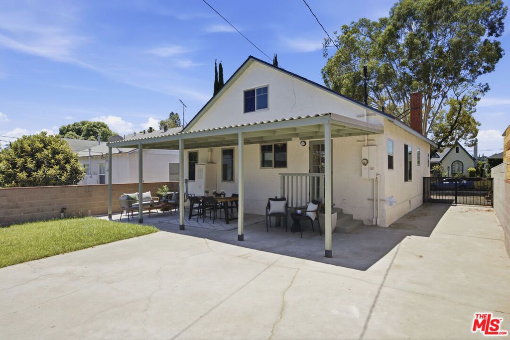 Image 15 of property listing at 3010 Stockbridge Avenue, Los Angeles, CA 90032