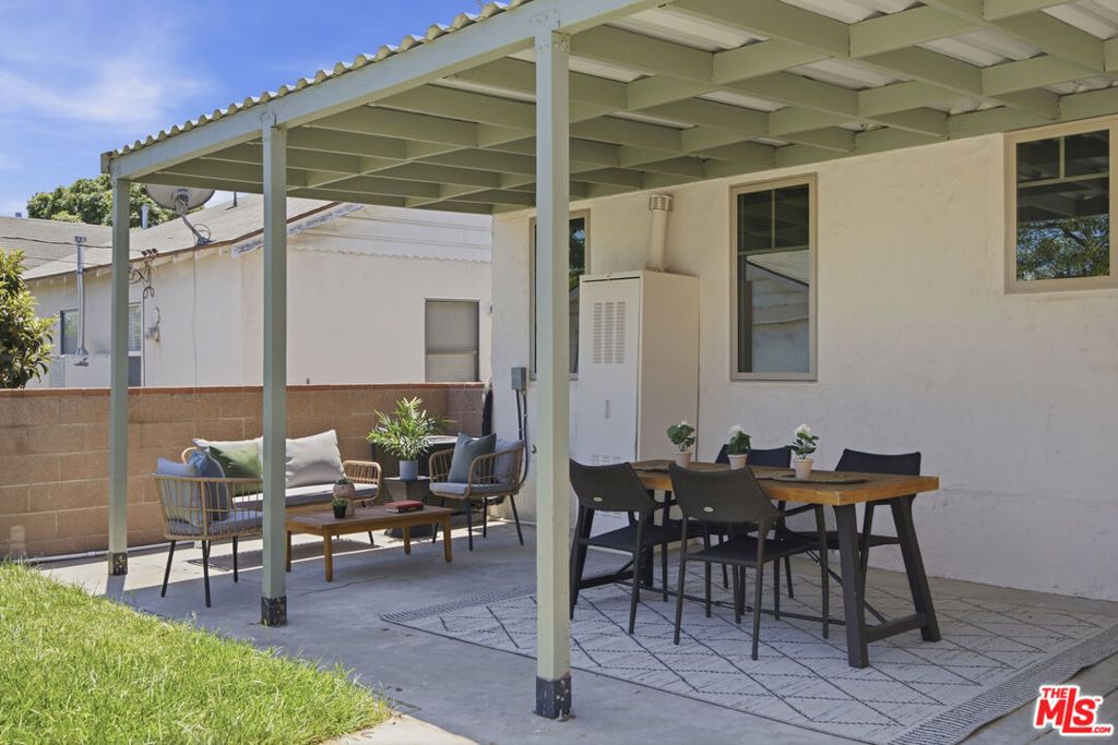 Image 16 of property listing at 3010 Stockbridge Avenue, Los Angeles, CA 90032