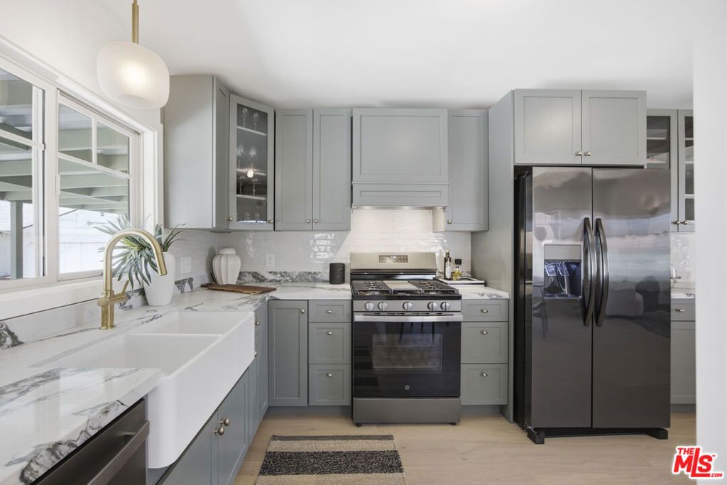 Image 5 of property listing at 3010 Stockbridge Avenue, Los Angeles, CA 90032