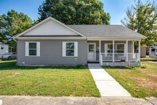 704 N Monroe Street, Litchfield, IL 62056