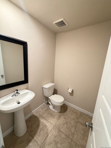 810 Retama, San Antonio, TX 78219