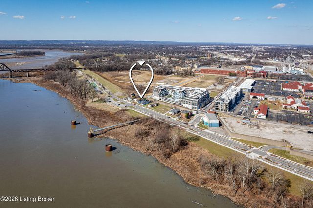 427 E Riverside Dr, Clarksville, IN 47129