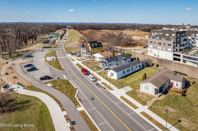 427 E Riverside Dr, Clarksville, IN 47129