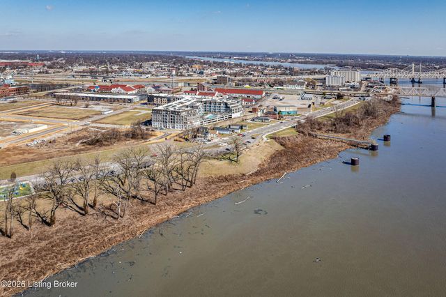 427 E Riverside Dr, Clarksville, IN 47129