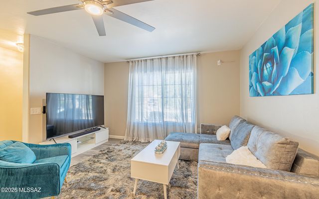 5996 S Sweet Birch Lane, Tucson, AZ 85747