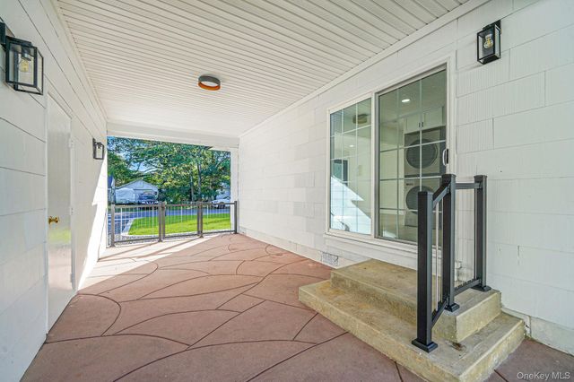 93 Royal Avenue, Flanders, NY 11901