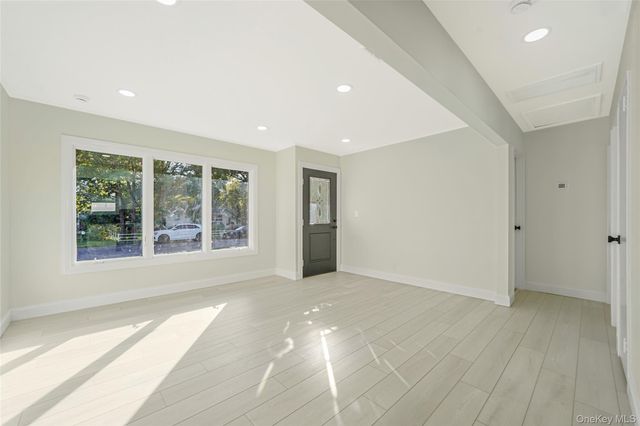 93 Royal Avenue, Flanders, NY 11901