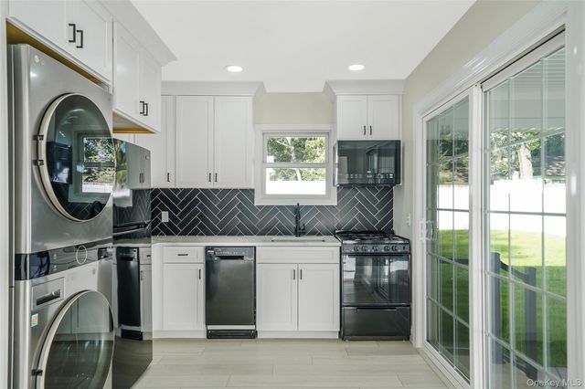 93 Royal Avenue, Flanders, NY 11901