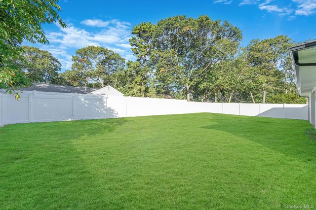 93 Royal Avenue, Flanders, NY 11901