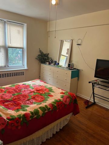 33-15 81st Street 2R, Jackson Heights, NY 11372