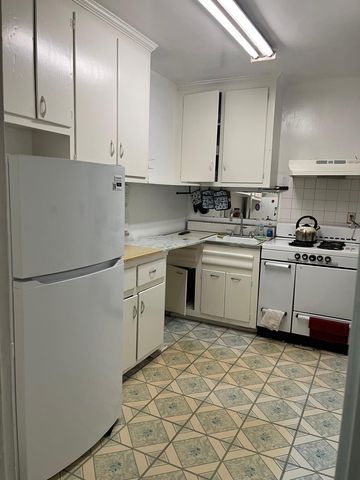 33-15 81st Street 2R, Jackson Heights, NY 11372