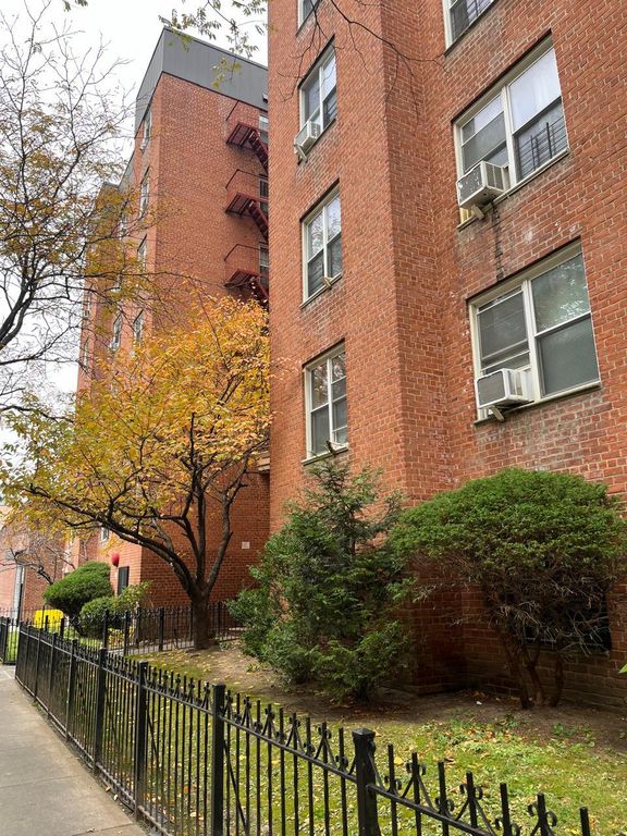 33-15 81st Street 2R, Jackson Heights, NY 11372