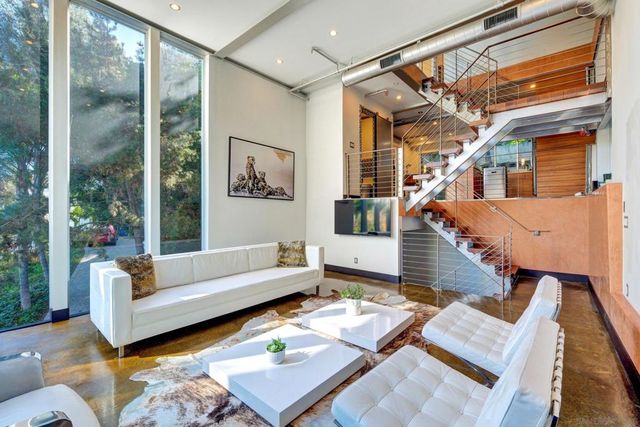 6920 Treasure Trail, Los Angeles, CA 90068