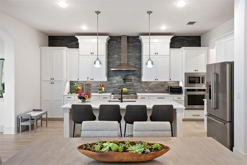 617 Rawson BND, Lakeway, TX 78738