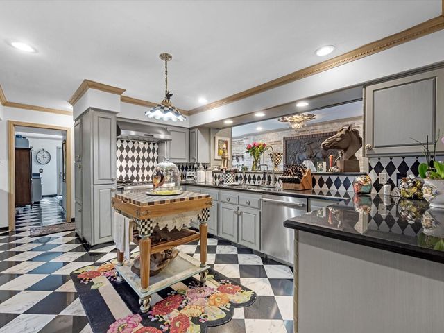 1561 Kirby Drive, Houston, TX 77019