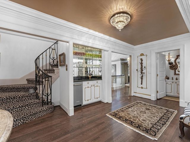 1561 Kirby Drive, Houston, TX 77019