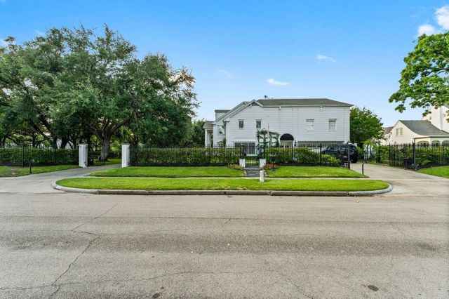 1561 Kirby Drive, Houston, TX 77019