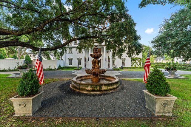 1561 Kirby Drive, Houston, TX 77019
