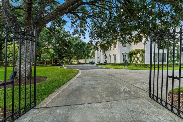 1561 Kirby Drive, Houston, TX 77019