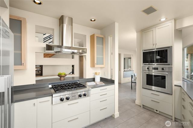 4089 Rockaway Beach Road NE, Bainbridge Island, WA 98110