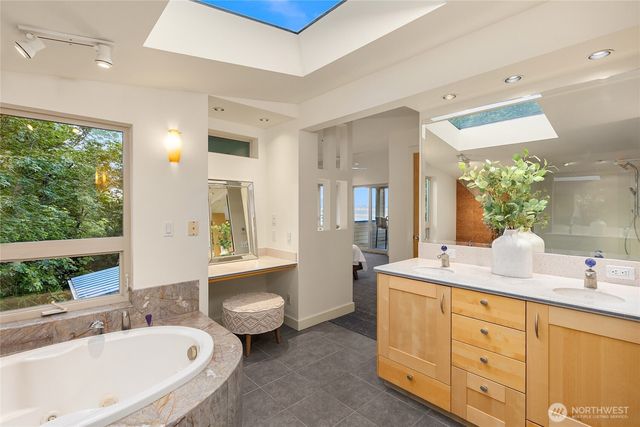 4089 Rockaway Beach Road NE, Bainbridge Island, WA 98110