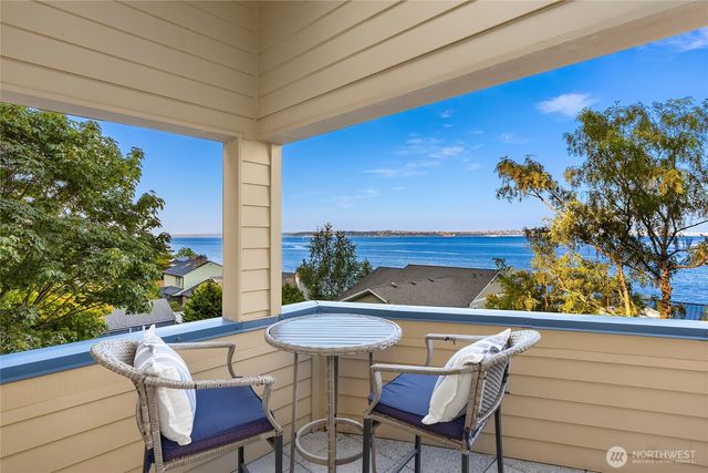 4089 Rockaway Beach Road NE, Bainbridge Island, WA 98110