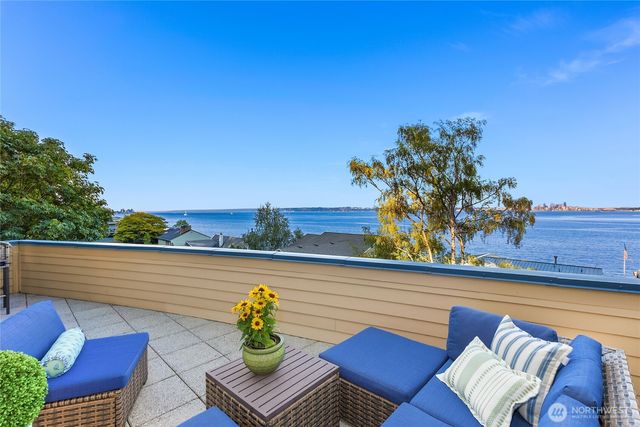 4089 Rockaway Beach Road NE, Bainbridge Island, WA 98110