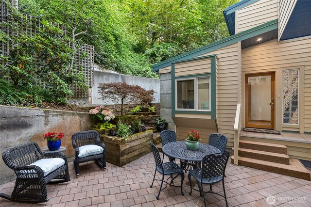 4089 Rockaway Beach Road NE, Bainbridge Island, WA 98110