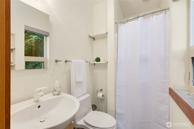 4089 Rockaway Beach Road NE, Bainbridge Island, WA 98110