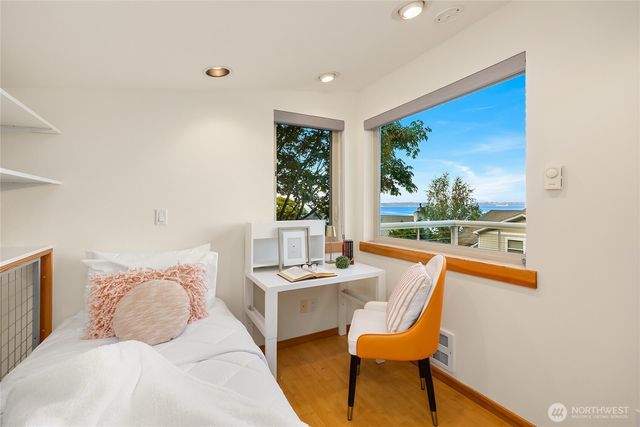 4089 Rockaway Beach Road NE, Bainbridge Island, WA 98110
