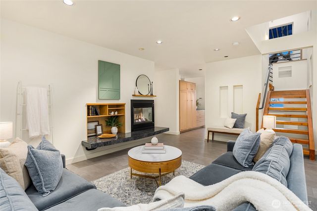 4089 Rockaway Beach Road NE, Bainbridge Island, WA 98110