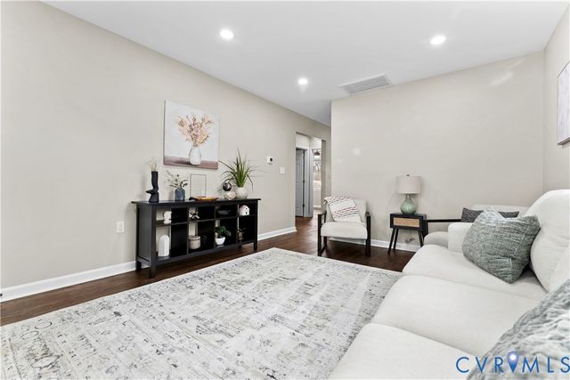 324 St Luke St, Petersburg, VA 23803