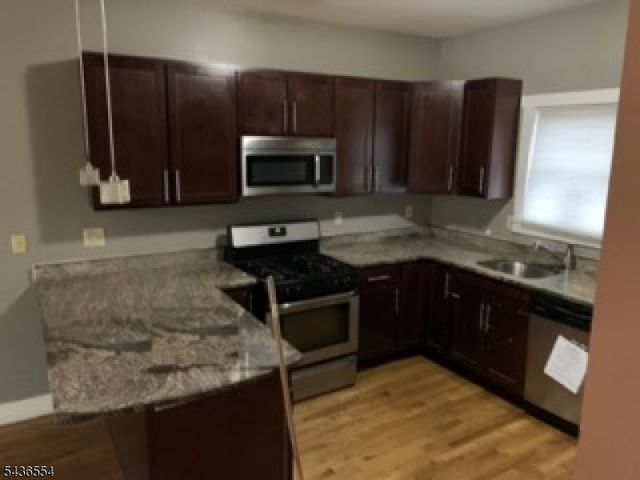 54 Oriental St, Newark City, NJ 07104