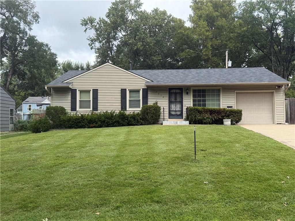 7914 W 86th Street, Overland Park, KS 66212