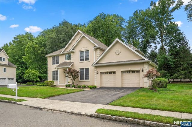 7 Woods Edge, Old Tappan, NJ 07675