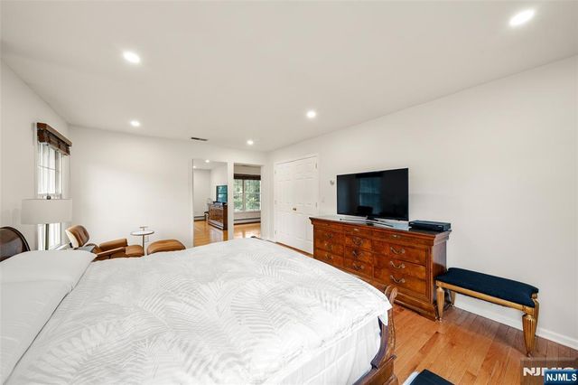 7 Woods Edge, Old Tappan, NJ 07675