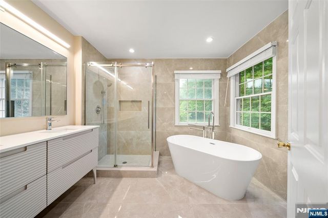 7 Woods Edge, Old Tappan, NJ 07675