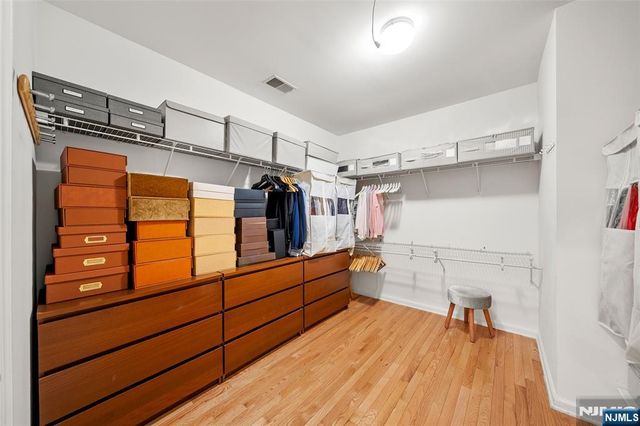 7 Woods Edge, Old Tappan, NJ 07675