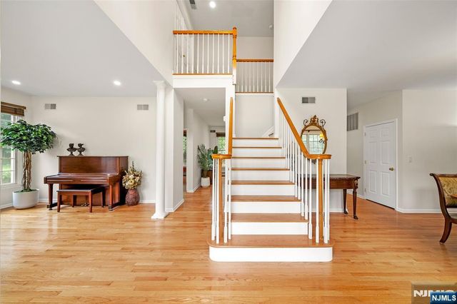7 Woods Edge, Old Tappan, NJ 07675