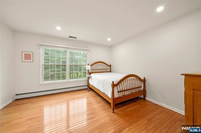 7 Woods Edge, Old Tappan, NJ 07675