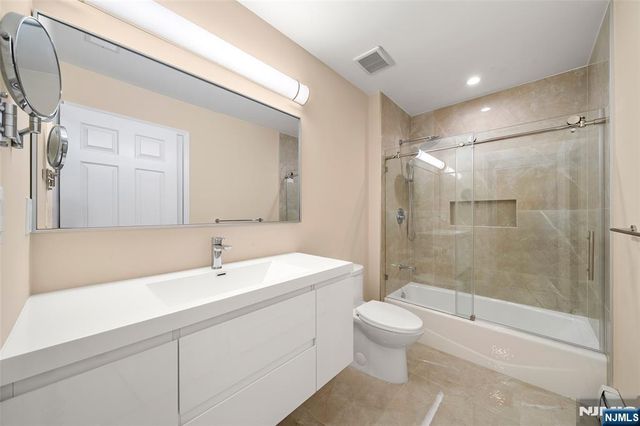 7 Woods Edge, Old Tappan, NJ 07675