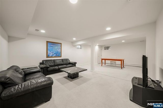 7 Woods Edge, Old Tappan, NJ 07675